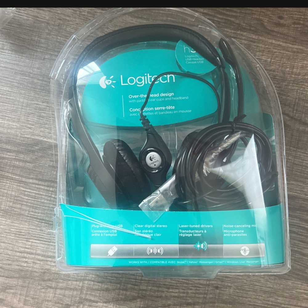 LogiTech headphone seat